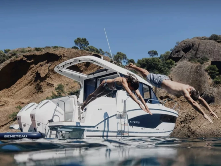 Louer Bateau à moteur avec ou sans skipper Bénéteau à Naples