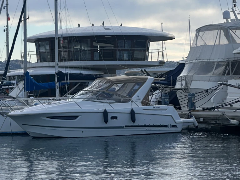 Location Bateau à moteur Jeanneau avec permis