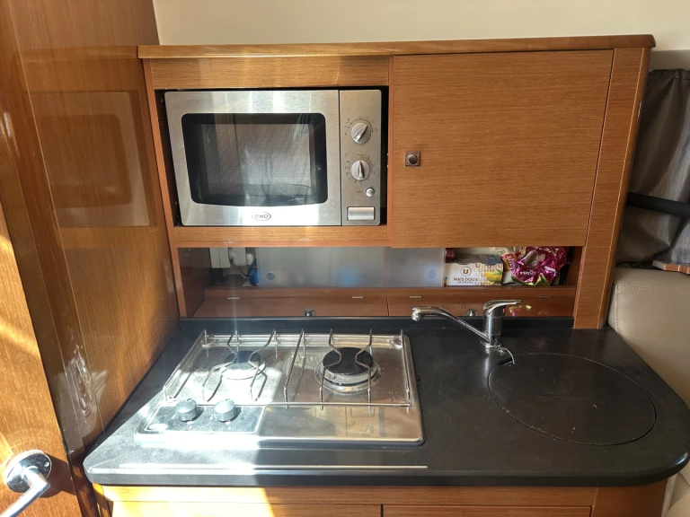 Location à Mandelieu-la-Napoule - Jeanneau Leader 8 sur SamBoat