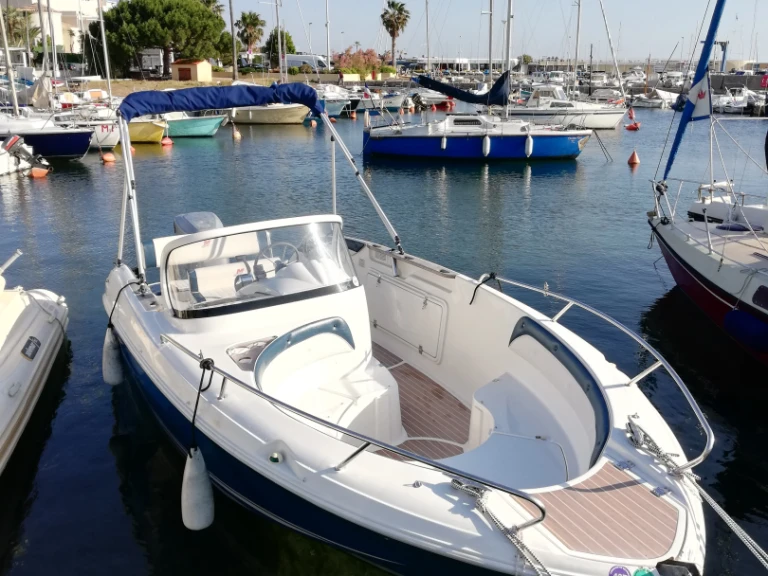 Louer Bateau à moteur avec ou sans skipper Quicksilver à France