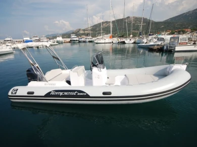 Noleggio Gommone Capelli con patente nautica