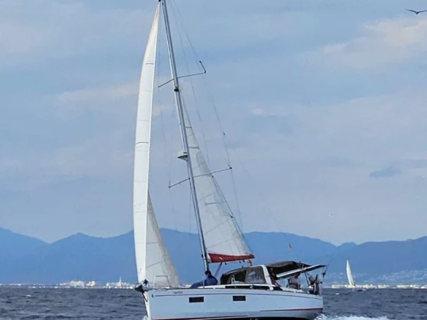 Location bateau Bénéteau Oceanis 38.1 à l'Escala sur Samboat