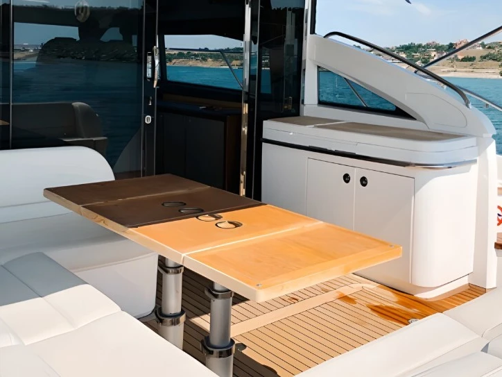 Location bateau Castellammare di Stabia pas cher Princess 52 Fly