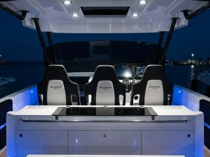 Location Bateau à moteur De Antonio avec permis