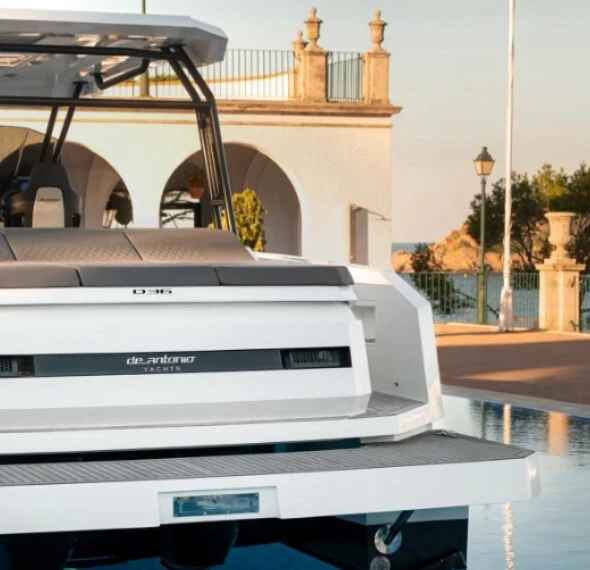 Bateau à moteur à louer à Pouzoles au meilleur prix