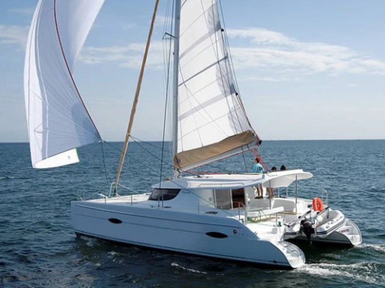 Location bateau Fountaine Pajot Lipari 41 à Roses sur Samboat