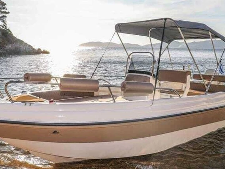 Louez un Karel Ithaca à Skiathos