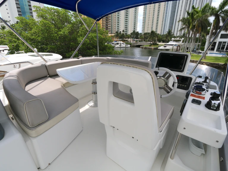 Location Yacht Azimut avec permis