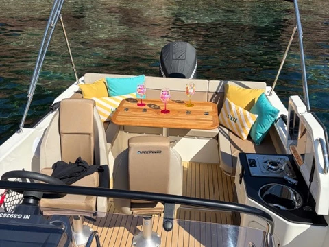 Location Bateau à moteur à Mandelieu-la-Napoule - Quicksilver Activ 755 Sundeck