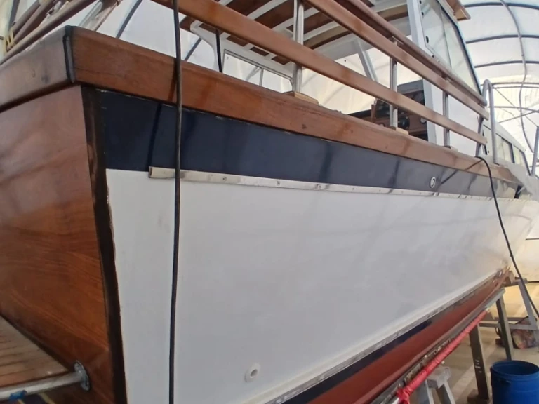 Bateau à moteur à louer à Port Mahon au meilleur prix