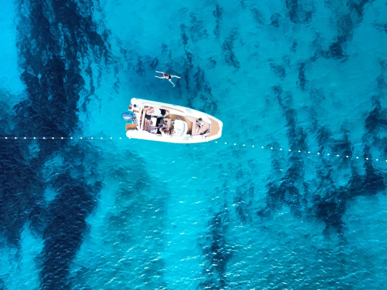 Louez un Aquamax BF150XU à Hvar