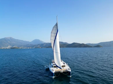 Charter a Lagoon Lagoon 421 in Marmaris on Samboat