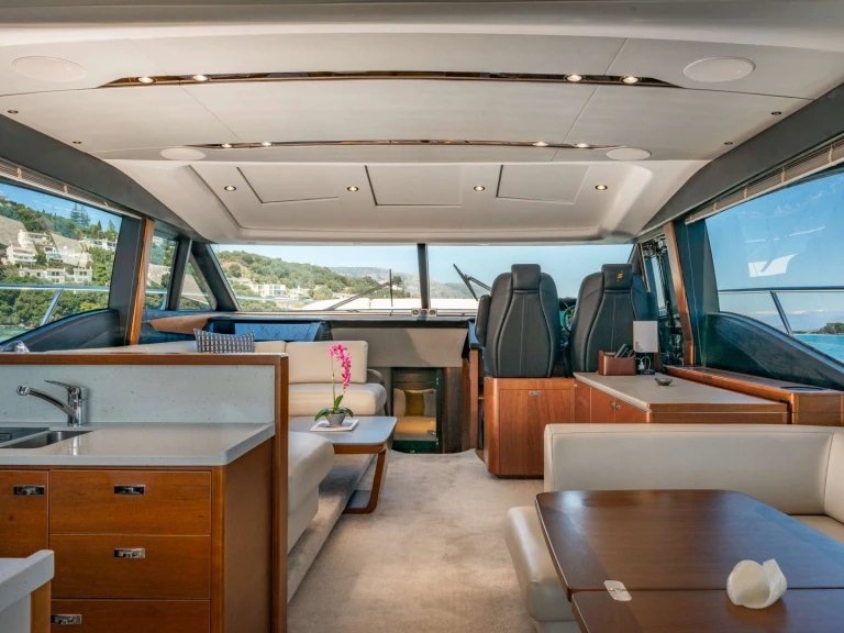 Location bateau Princess, UK FAR &amp; AWAY à Gouviá sur Samboat