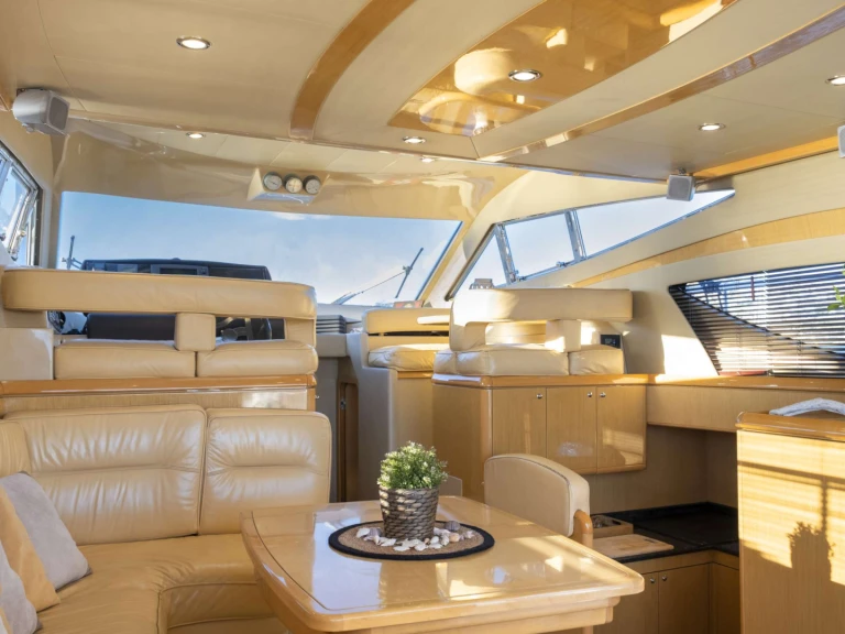 Location bateau Ferretti ARABELLA à Mykonos (Île) sur Samboat