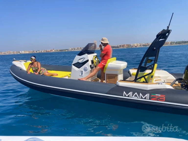 Semi-rigide à louer à Chiavari au meilleur prix