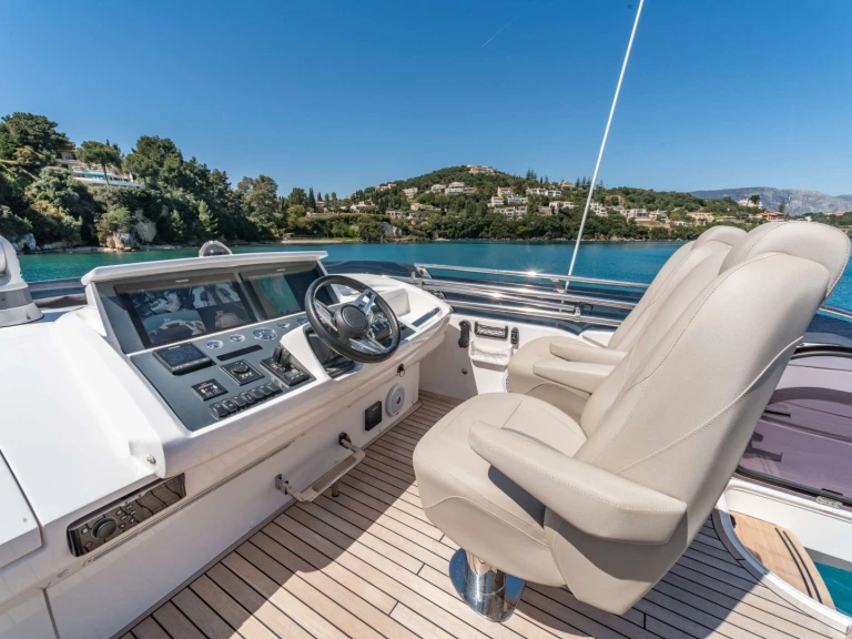 Location bateau Gouviá pas cher FAR &amp; AWAY