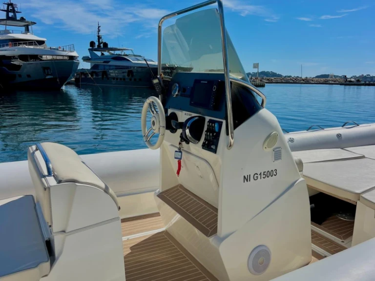 Location bateau Saint-Jean-Cap-Ferrat pas cher NJ 700 XL