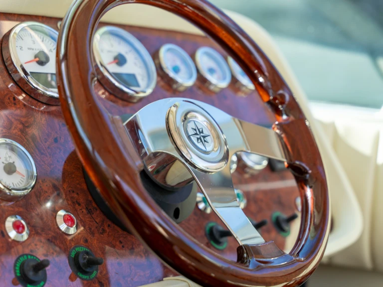 Louer Bateau à moteur avec ou sans skipper Colombo à Côme (Ville)