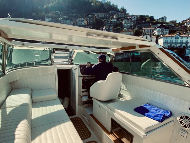 Bateau à moteur à louer à Côme (Ville) au meilleur prix