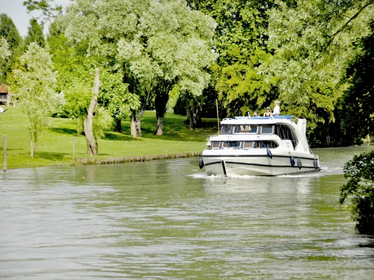 Location bateau Houseboat Holidays Italia S.R.L. Minuetto 6 à Casale sul Sile sur Samboat
