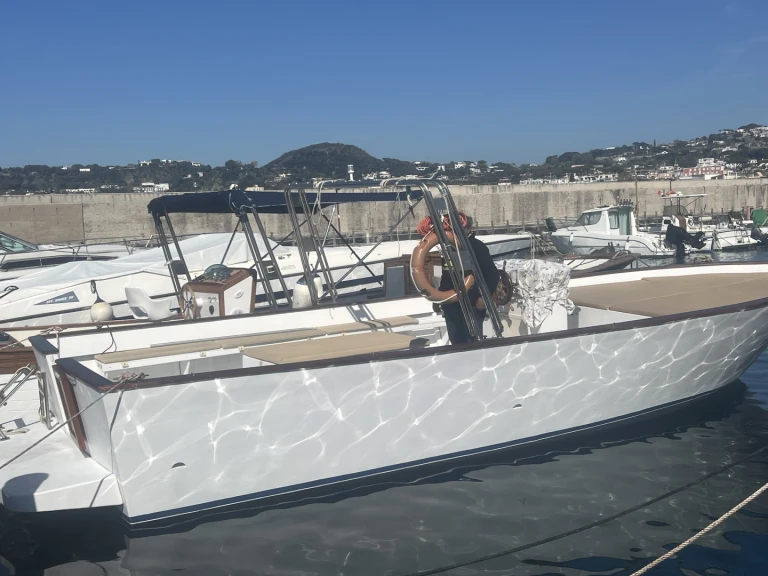 Louer Bateau à moteur avec ou sans skipper Custom à Porto di Forio