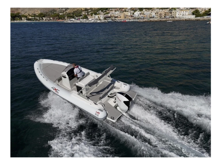 Louez un 4XC HA 8.5 à Saint-Florent