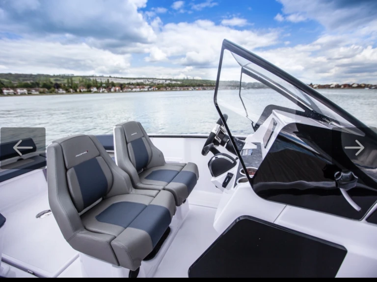 Bateau à moteur à louer à Split au meilleur prix