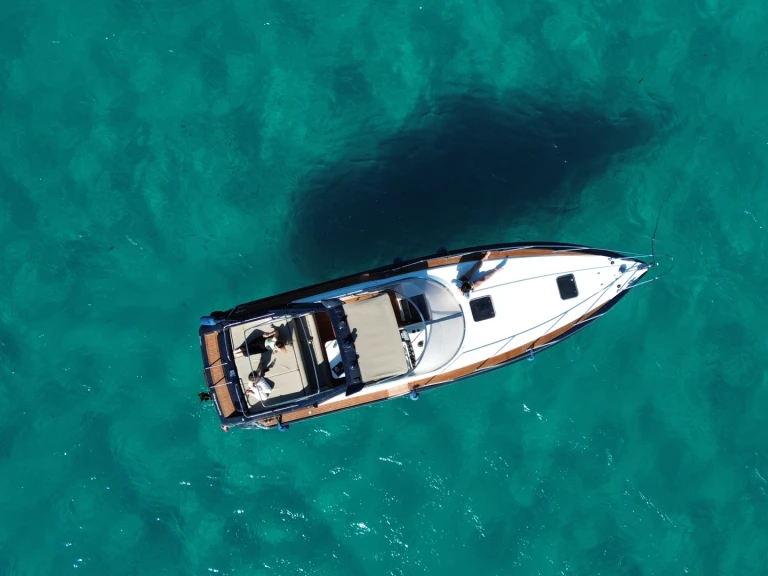 Louer Bateau à moteur avec ou sans skipper Sunseeker à Mandelieu-la-Napoule