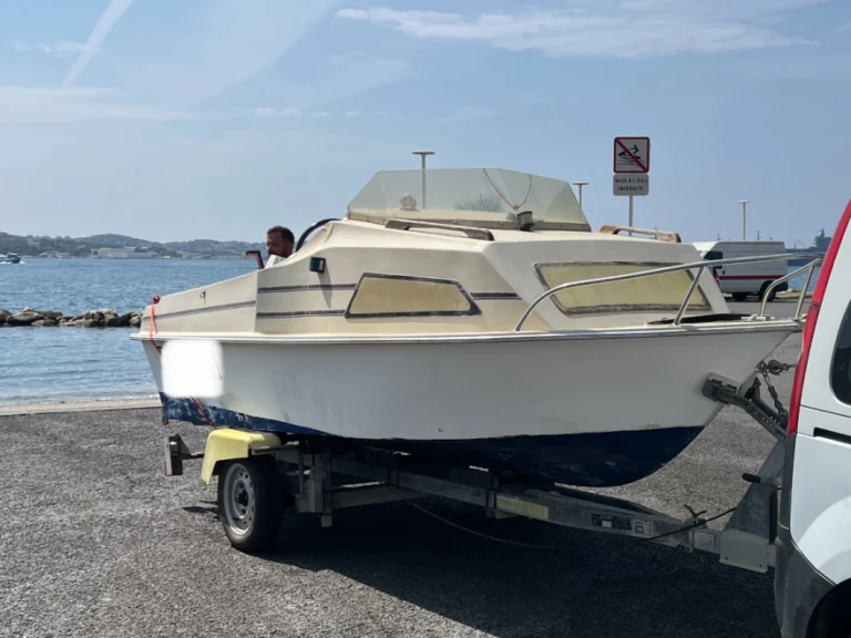 Bateau à moteur à louer à Toulon au meilleur prix