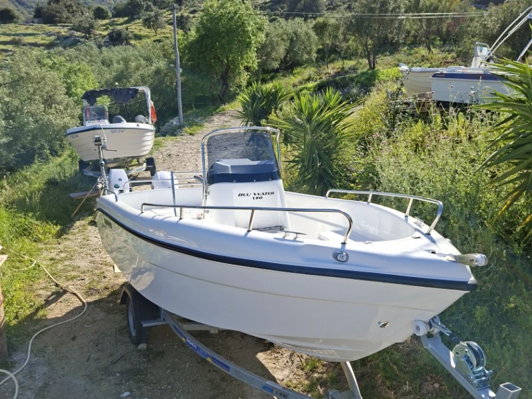 Location bateau Kerí pas cher Blu Water 170