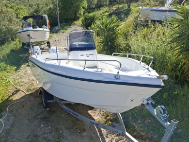 Motorboat for rent Kerí at the best price