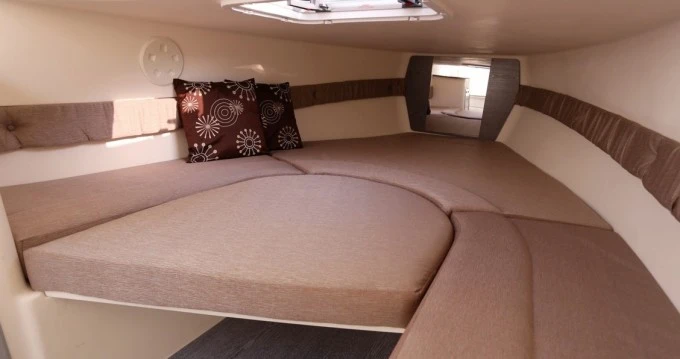 Louer Semi-rigide avec ou sans skipper Capelli à Naples