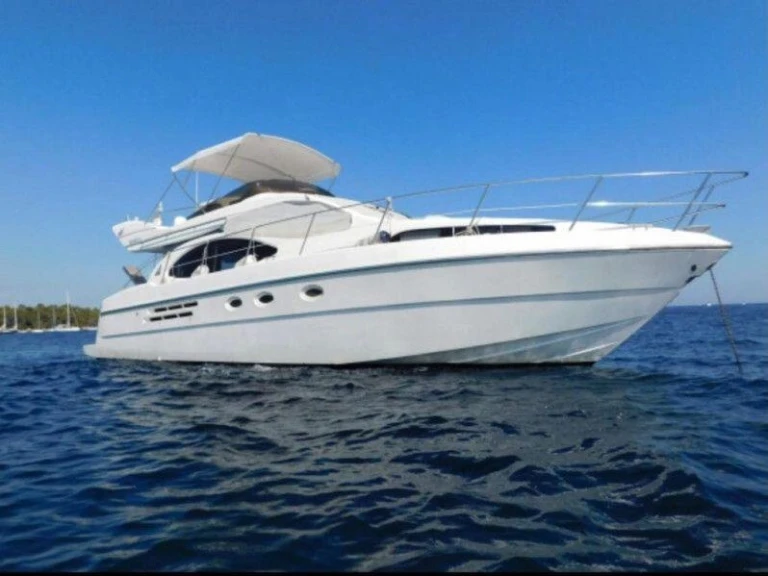 Location bateau Punta Ala pas cher Azimut 46 Fly