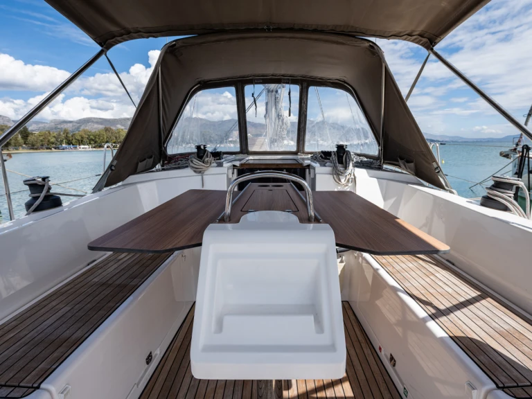 Bavaria Bavaria C38 a louer à Néa Péramos