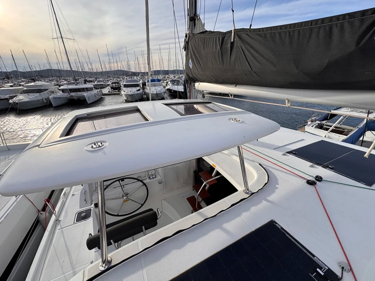 Location bateau Lagoon Lagoon 42 à Pescara sur Samboat