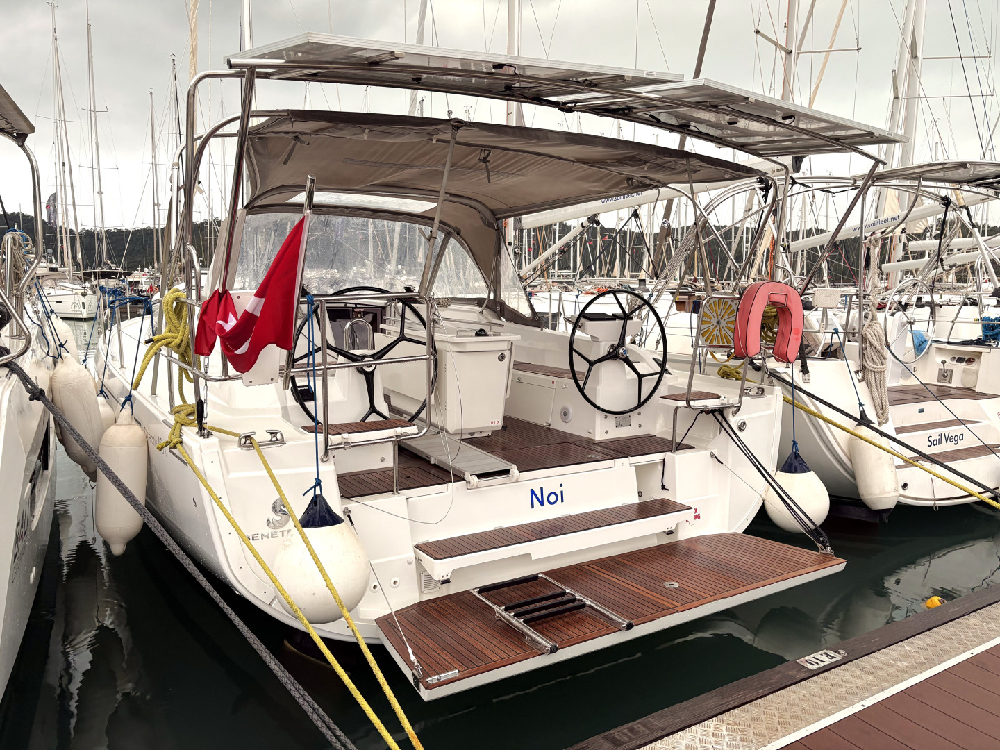 Bénéteau Oceanis 40.1 eco solar sailboat charter in Orhaniye, Turkey