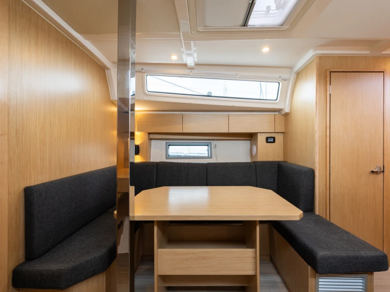 Bavaria Bavaria C38 a louer à Néa Péramos