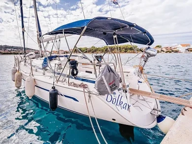 Hire a Bavaria Bavaria 36 Cruiser Betina