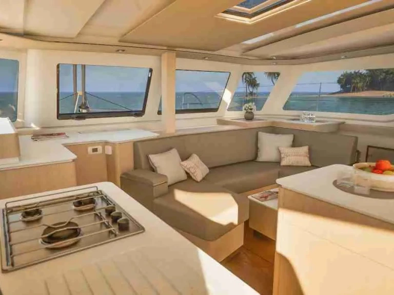 Location bateau Fountaine Pajot Fountaine Pajot FP 41 Quatuor 4 à Rodi Garganico sur Samboat
