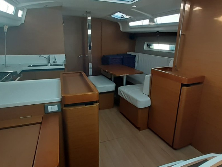 Louez un Jeanneau Sun Odyssey 440 à Portisco
