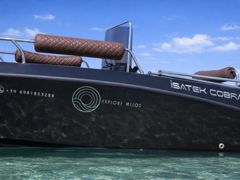 Isatek Cobra 495 a louer à Mílos