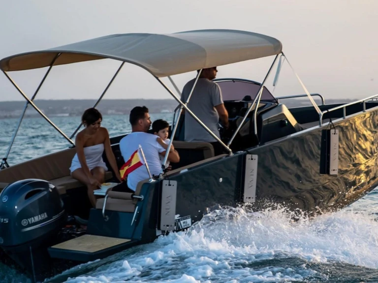 Louer Bateau à moteur avec ou sans skipper Nuva à Alicante