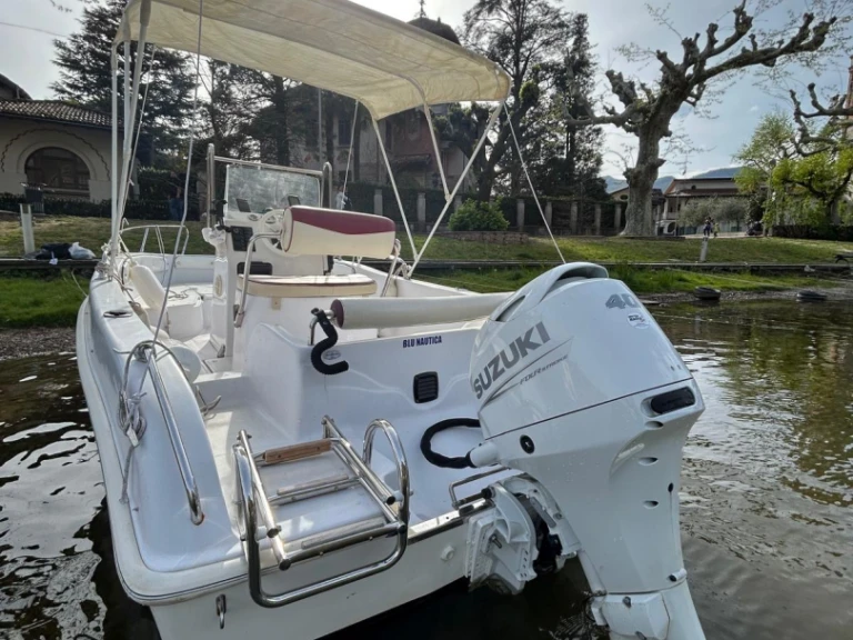 Louez un Bellingardo Sea Ghost à Lavena Ponte Tresa