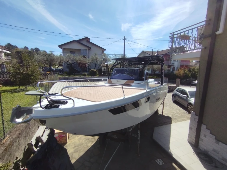 Bateau à moteur à louer à Fezzano au meilleur prix
