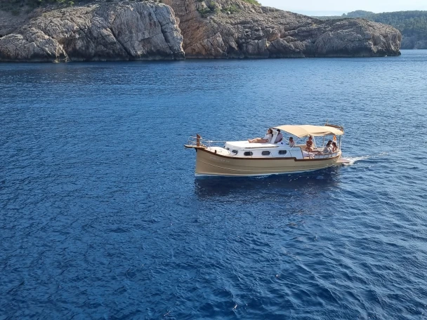 Louer Bateau à moteur avec ou sans skipper Capeador à Ibiza (Ville)