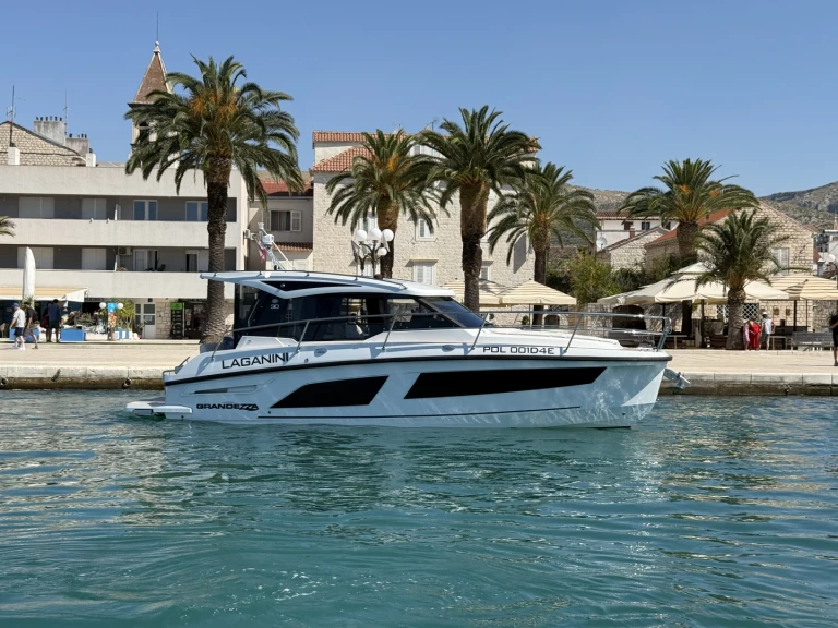 Bateau à moteur à louer à Trogir au meilleur prix