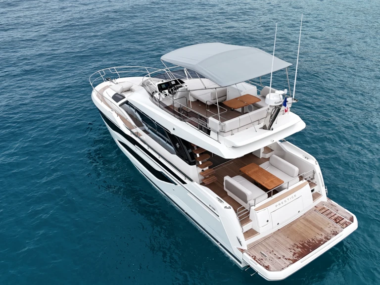 Louer Bateau à moteur avec ou sans skipper Prestige à Ajaccio