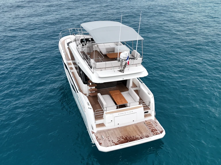 Location Bateau à moteur Prestige avec permis