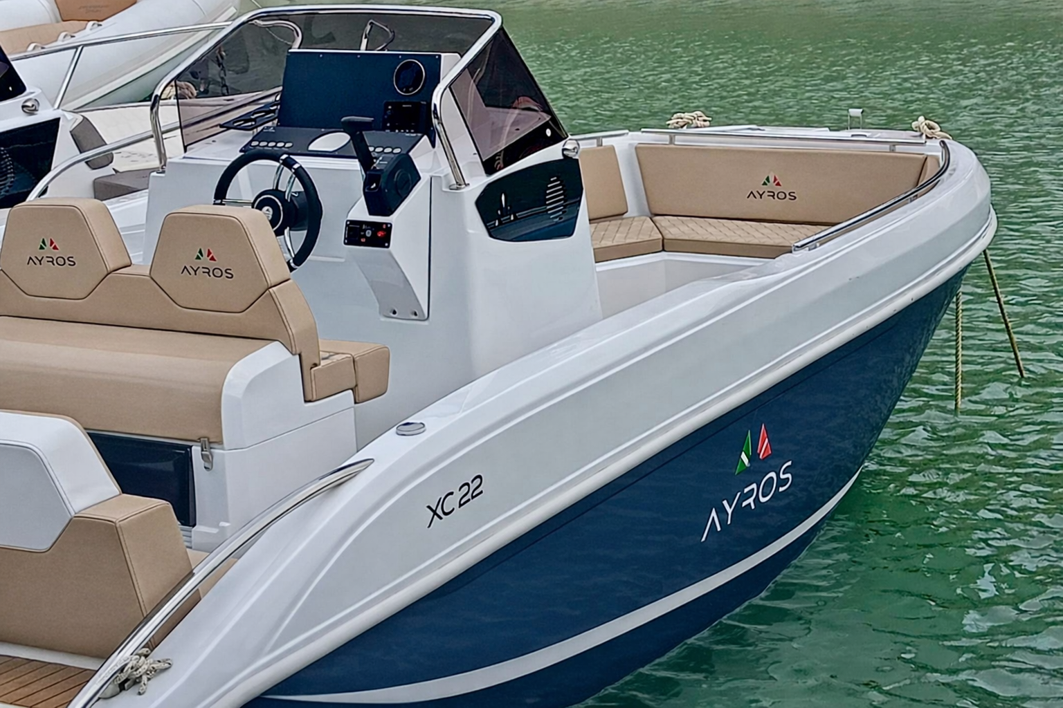 Location Bateau à moteur ayros avec permis