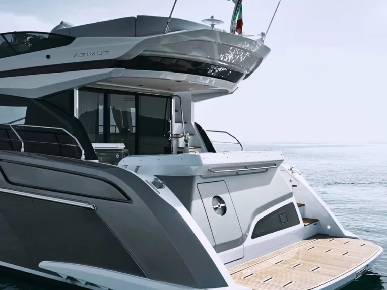 Location bateau Porto Villa San Giovanni pas cher Azimut 53 Fly